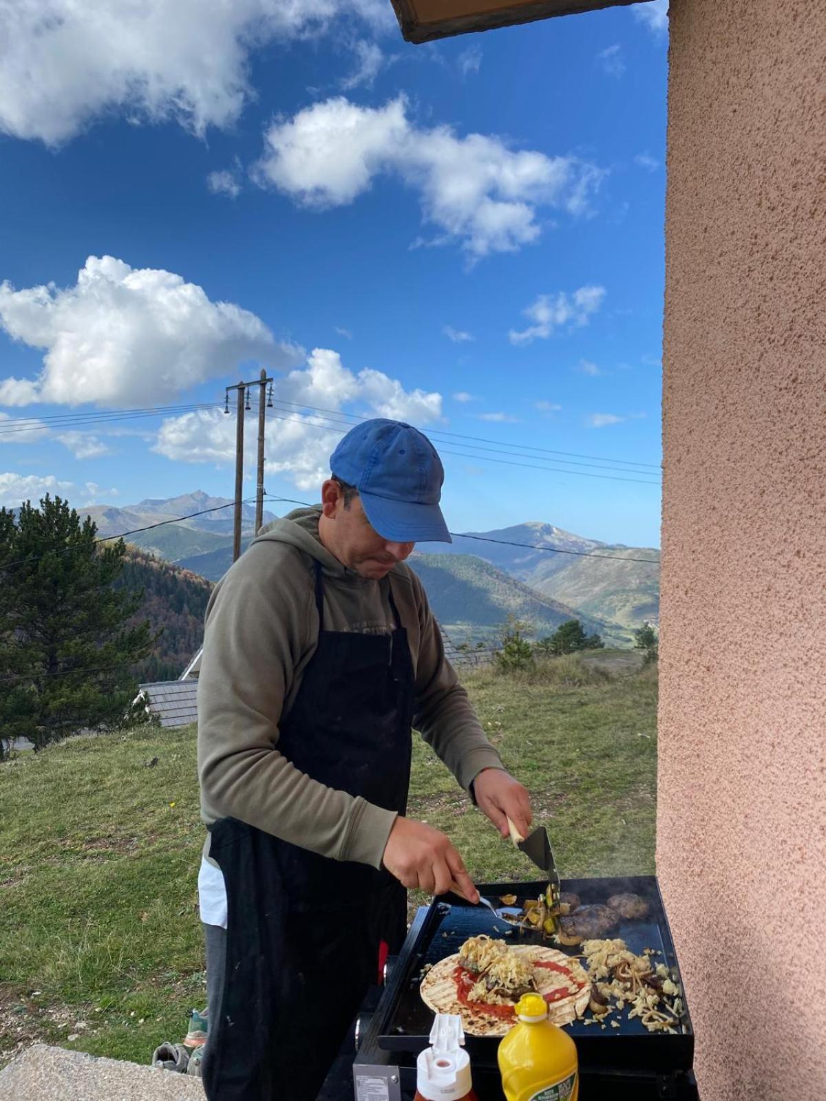 Gite Avec Vue Exceptionnelle Sur Les Montagnes Camurac Extérieur photo